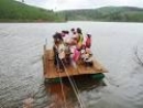 Hiện nay ở nước ta có nhiều cá nhân, gia đình, tổ chức thu nhận trẻ em cơ nhỡ, lang thang kiếm sống trong thành phố, thị trấn về những mái ấm tình thương để nuôi dạy, giúp các em học tập, rèn luyện, vươn lên sống lành mạnh, tốt đẹp