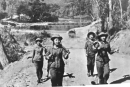 Viết đoạn văn (khoảng 8 – 10 câu) nêu cảm nhận của em về nhan đề truyện ngắn Những ngôi sao xa xôi của Lê Minh Khuê trong đó có sử dụng hai phép liên kết câu (chỉ ra hai phép liên kết câu đó)