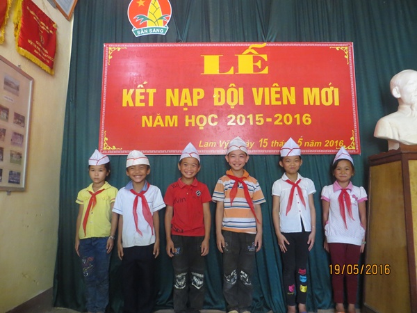 Tả lại quang cảnh buổi lễ kết nạp đội thiếu niên tiền phong Hồ Chí Minh