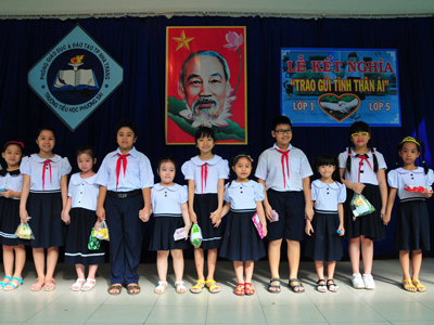 Em sắp rời xa mái trường tiểu học. Hãy viết lên cảm nghĩ của mình