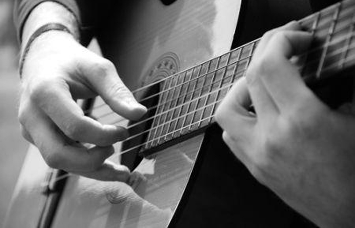 Phân tích bài thơ “Đàn ghita của Lorca” của Thanh Thảo