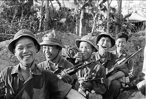 van mau phan tich hinh tuong nhan vat nguoi linh trong bai tho tay tien cua quang dung Phân tích hình tượng người lính trong bài thơ “Tây Tiến” của Quang Dũng